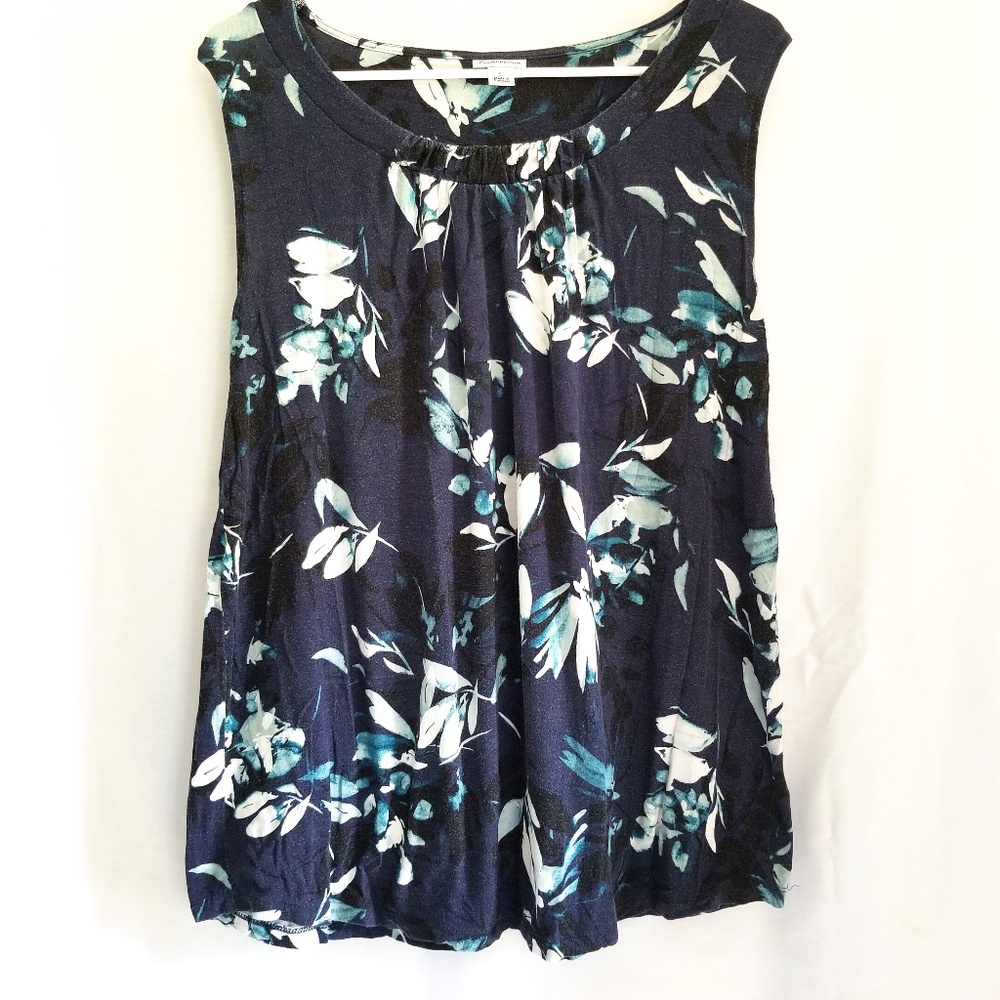 3/$20 Croft & Barrow Navy Floral Sleeveless Top